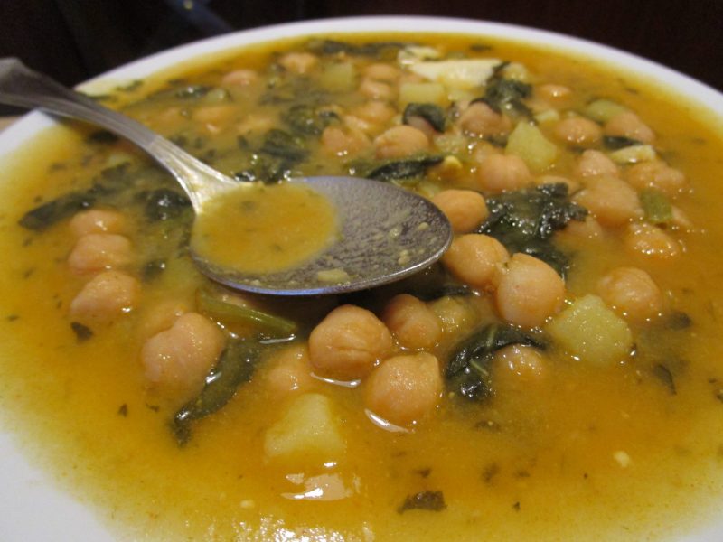 Altamiras ofrecio cuatro variantes de su olla de garbanzos, incluyendo el primer prototipo de potaje de cuaresma, aún muy querido hoy en día. Altamiras ofrecio cuatro variantes de su olla de garbanzos, incluyendo el primer prototipo de potaje de cuaresma, aún muy querido hoy en día.