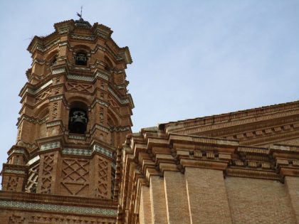 Se ha creado un paseo histórico en el caso antiguo de La Almunia para destacar la iglesia, plazas y barrios que existían cuando Juan Altamiras nació, vivía y cocinaba aquí.