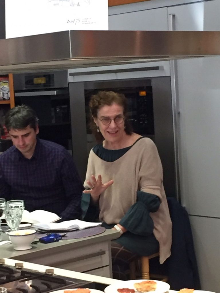 Editorial Ariel diseño la presentación del libro en Alambique, Madrid, para divulgar el tema de la historia de la cocina entre libreros independientes.