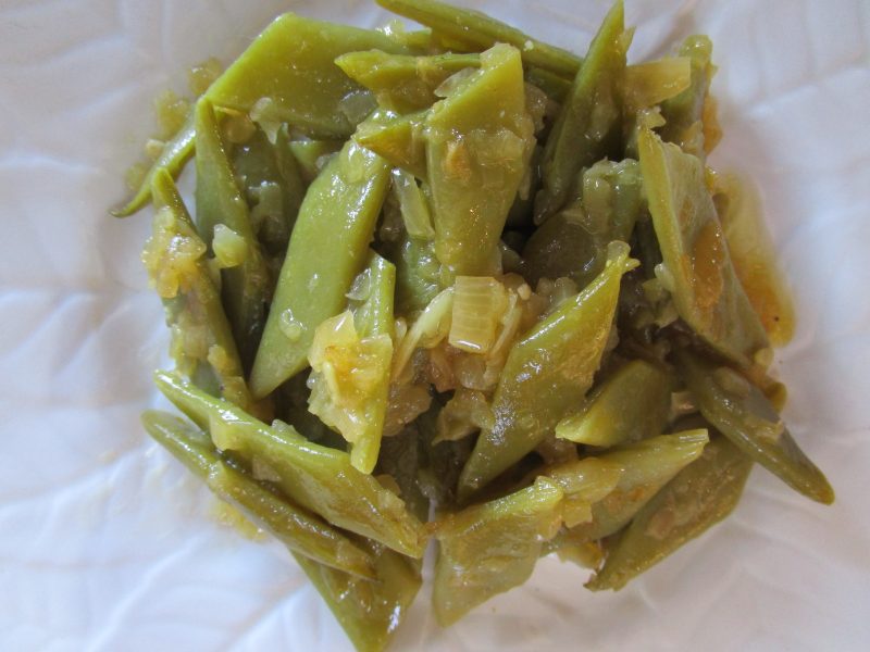 Judías verdes aderezadas en aceite de cebolla: se sirven bien calientes, frías o templadas. Judías verdes aderezadas en aceite de cebolla: se sirven bien calientes, frías o templadas.