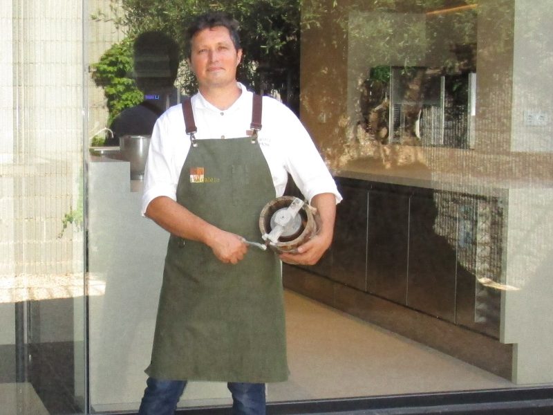 La cocina de Kiko Moya en el Restaurante L’Escaleta (** Michelin), en Cocentaina, Alicante, tiene como protagonistas absolutos los productos de su entorno.