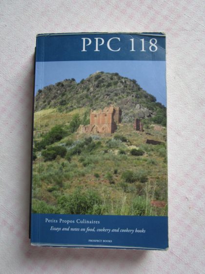 Las ruinas de San Cristóbal, en Alpartir, Valdejalón, en la portada de “Petits Propos Culinaires”. (Foto, Vicky Hayward)