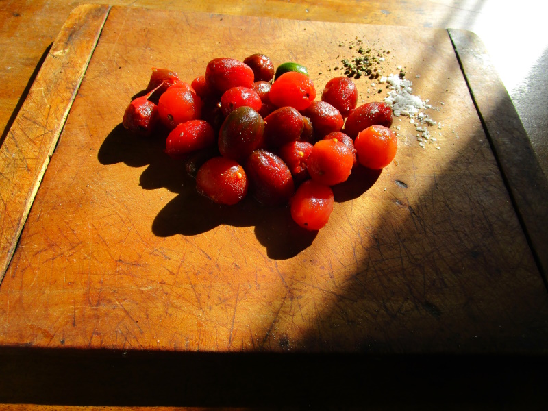 Algunos de los sabores en la cata del siglo XVIII: compota de tomate, naranja y ajo; espinacas con aceite de pasas y ajo; empanadillas de setas y pasta de avellana. Algunos de los sabores en la cata del siglo XVIII: compota de tomate, naranja y ajo; espinacas con aceite de pasas y ajo; empanadillas de setas y pasta de avellana.
