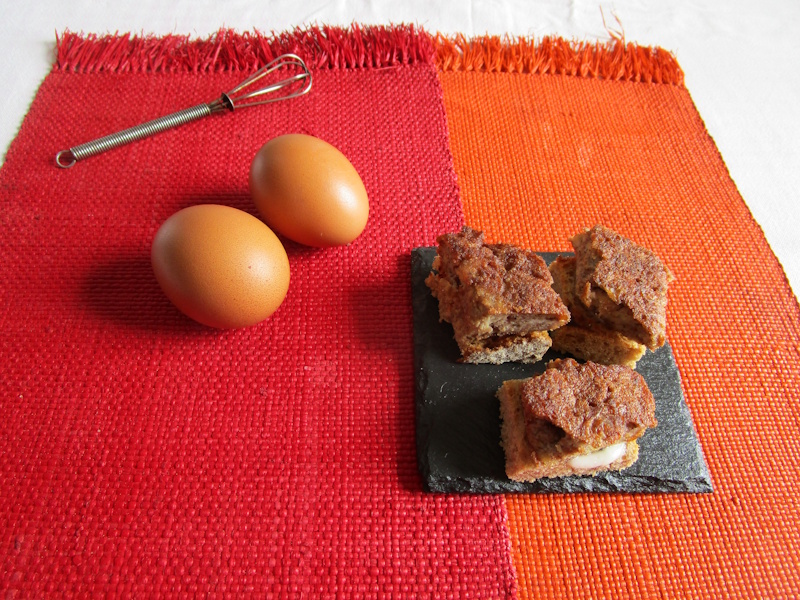 Pinchos de tortillas de cordero en recuadros de pan de espelta, buenos para servir fácilmente a mucha gente en poco tiempo. Pinchos de tortillas de cordero en recuadros de pan de espelta, buenos para servir fácilmente a mucha gente en poco tiempo.